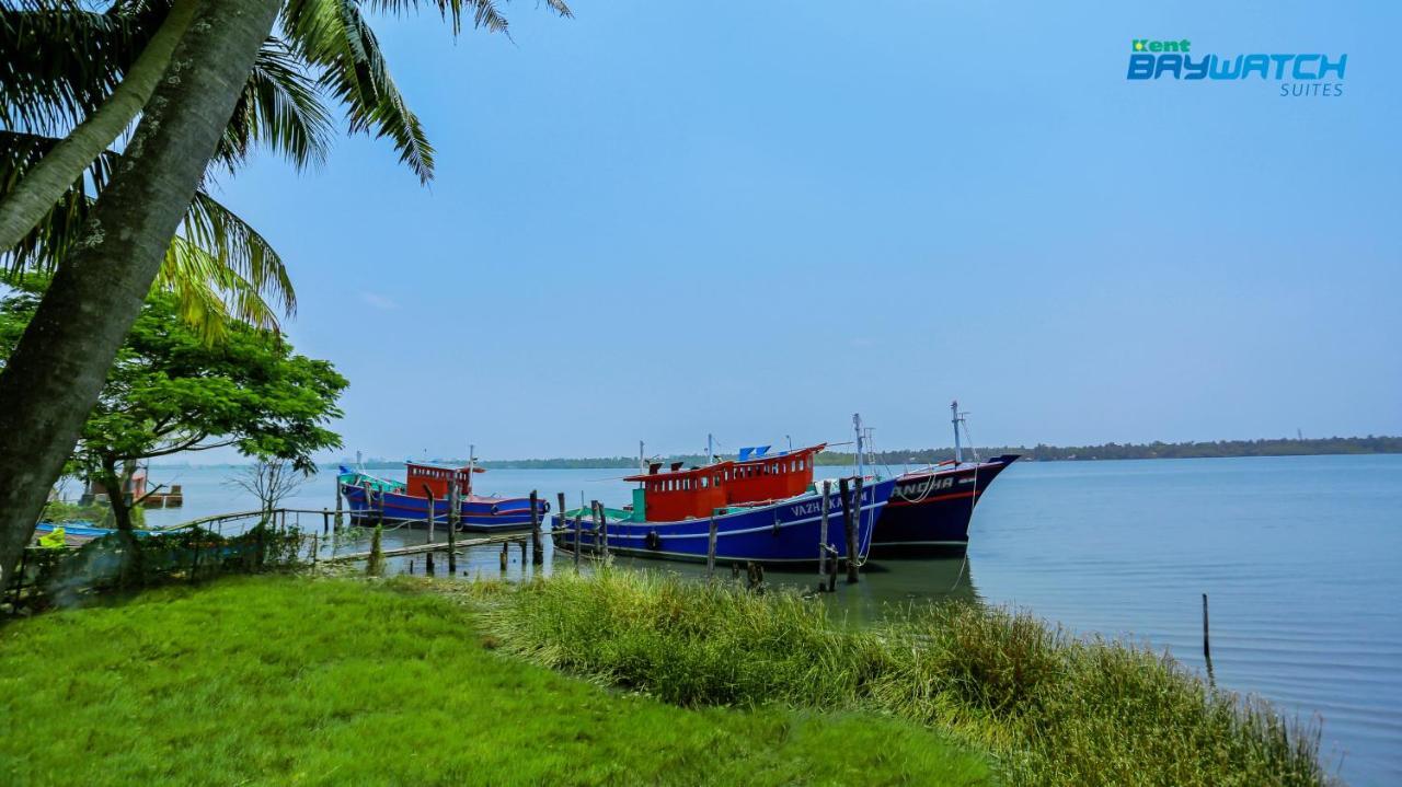 Kent Baywatch Suites Kochi Bagian luar foto