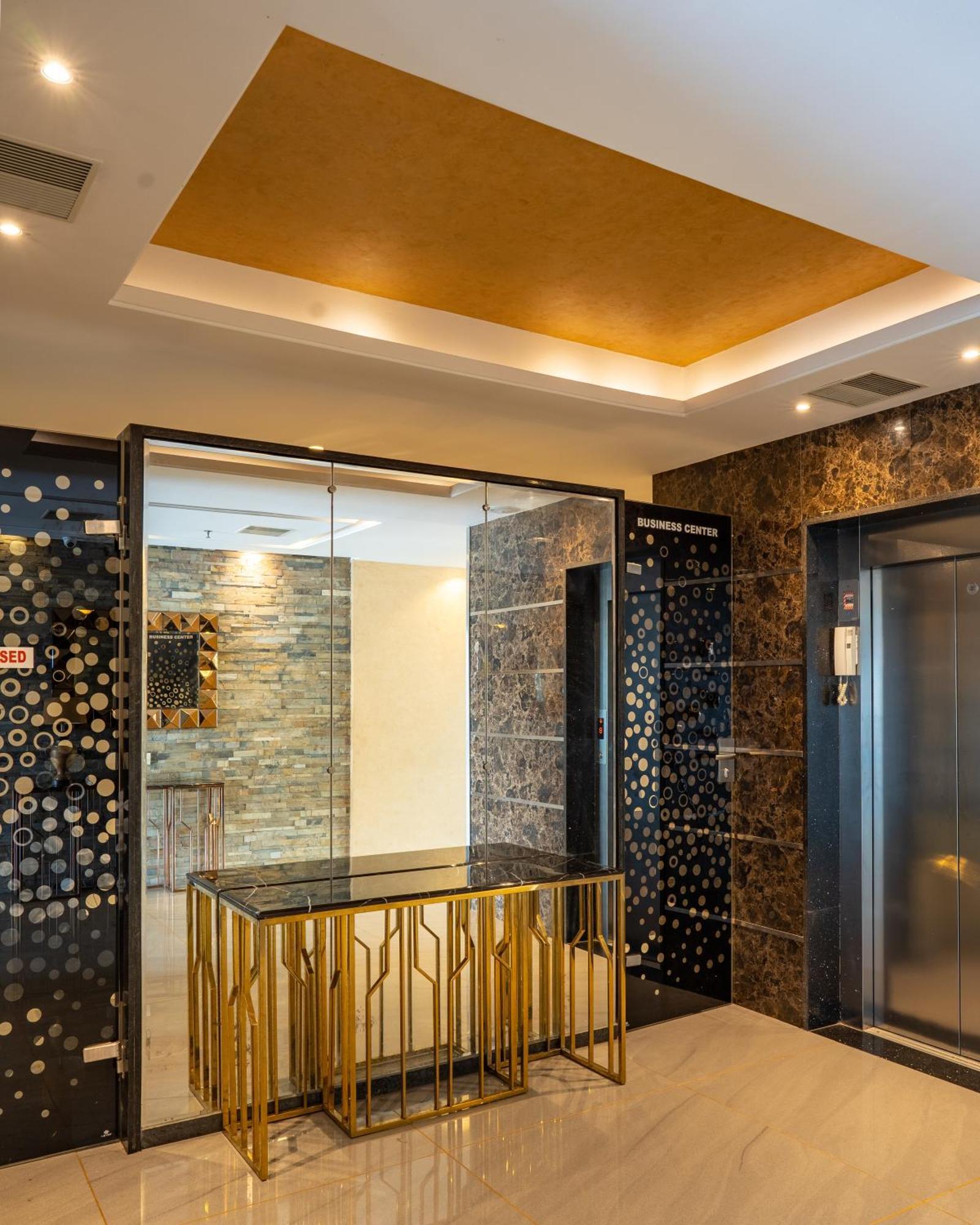 Kent Baywatch Suites Kochi Bagian luar foto
