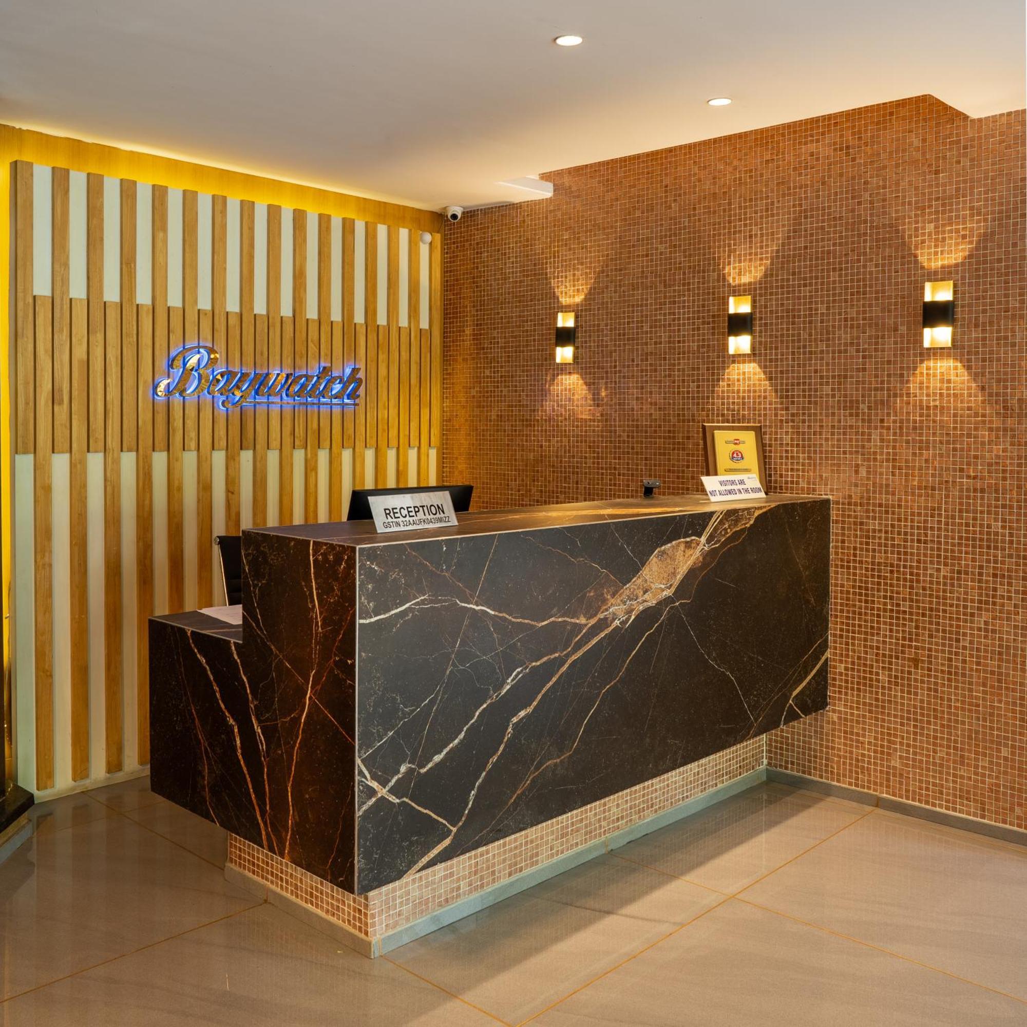 Kent Baywatch Suites Kochi Bagian luar foto