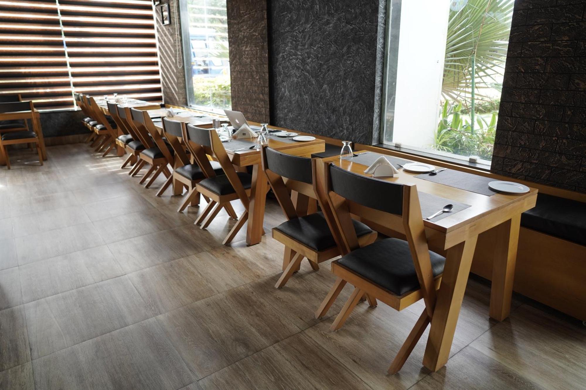 Kent Baywatch Suites Kochi Bagian luar foto