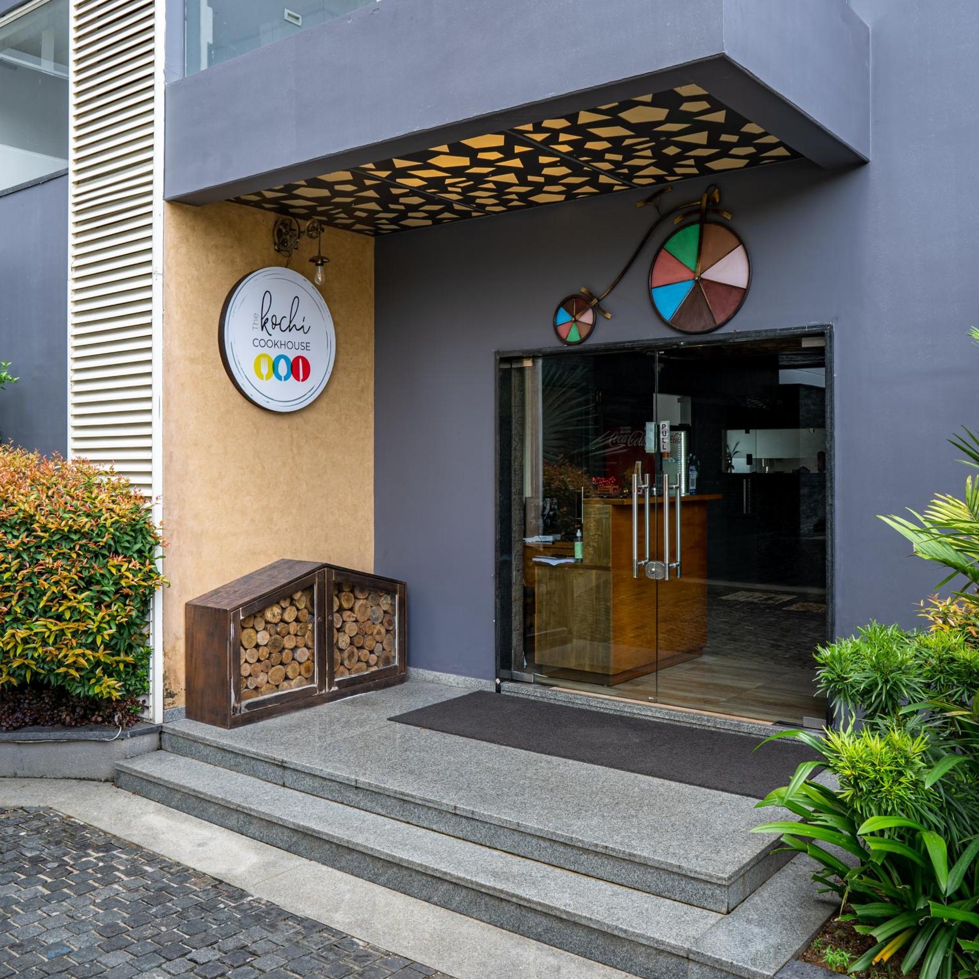 Kent Baywatch Suites Kochi Bagian luar foto