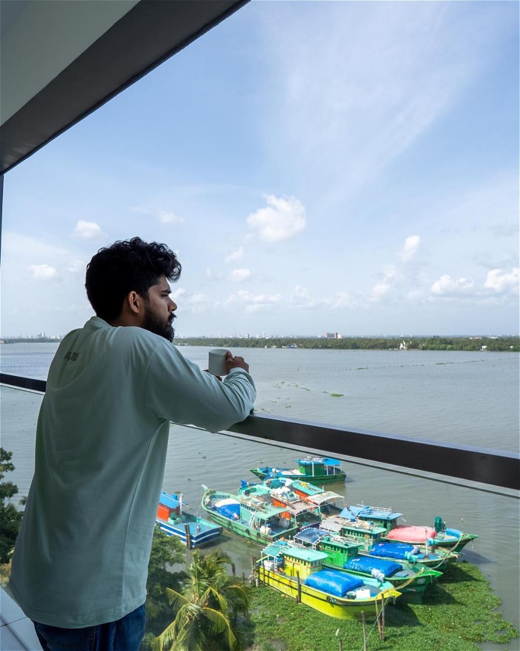Kent Baywatch Suites Kochi Bagian luar foto