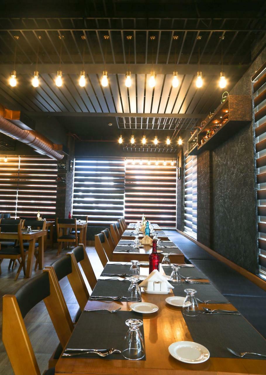 Kent Baywatch Suites Kochi Bagian luar foto