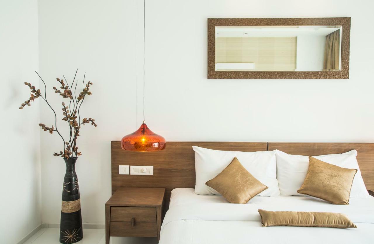 Kent Baywatch Suites Kochi Bagian luar foto