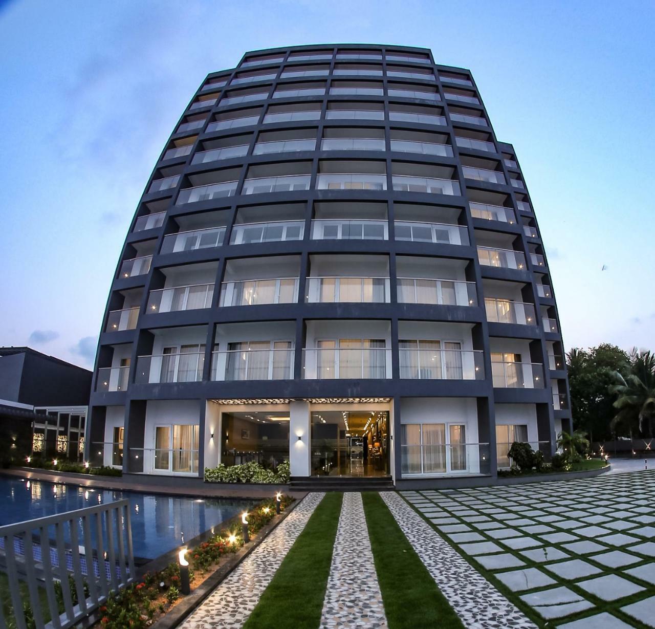 Kent Baywatch Suites Kochi Bagian luar foto